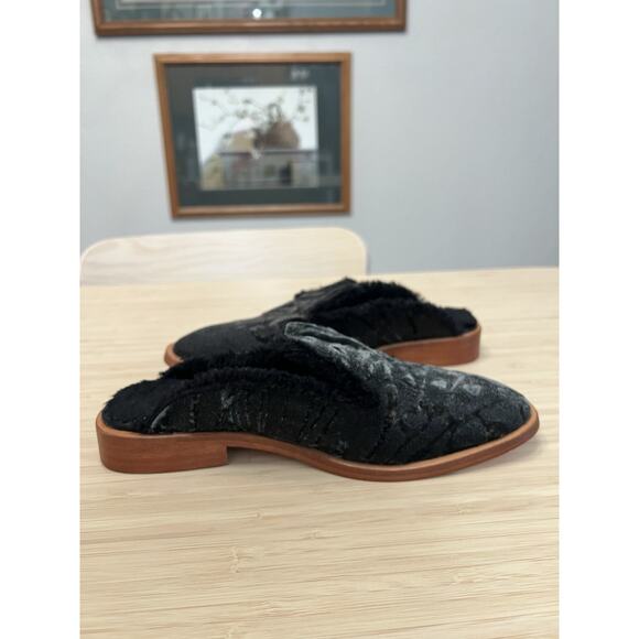 Free People Black Velvet Mules with Faux fur lining. - Picture 6 of 7